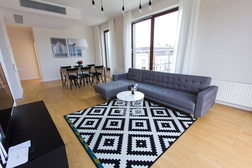 Komfortowy Apartament ミエンジズドロイェ エクステリア 写真